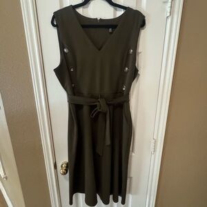 Nina Leonard olive green sleeveless dress